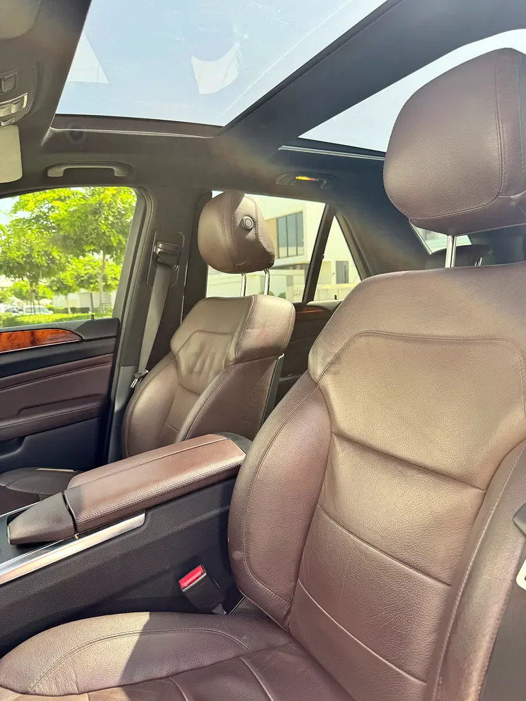 Mercedes-Benz M-Class ML 400 AMG 4MATIC 2015 | GCC  Specs | Lady Driven - Image 9