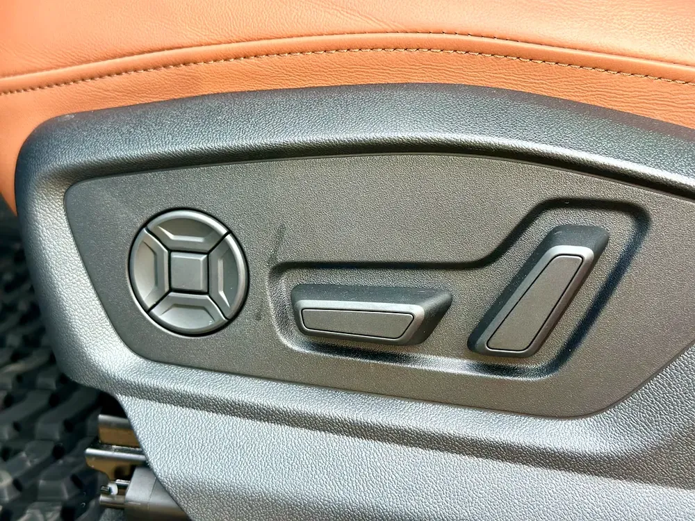 AUDI Q8 55TFSI Quattro 2025 – CLEAN TITLE – CLEAN CARFAX - Image 15