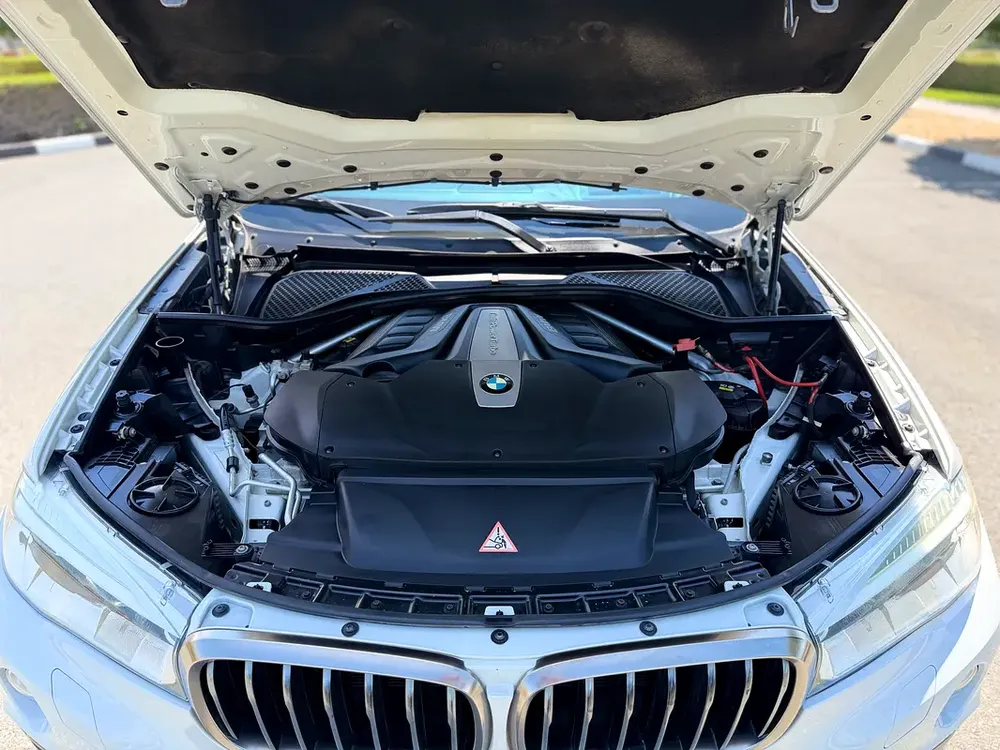 GCC Specs BMW X6 xDrive50i 2016 - Perfect Condition - Image 10