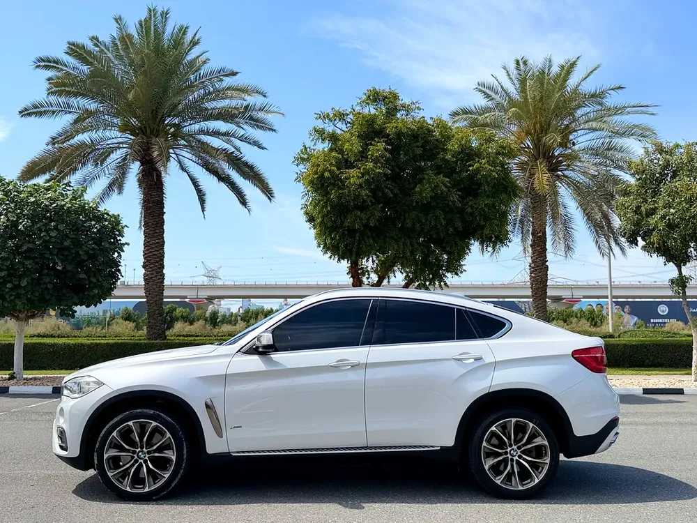 GCC Specs BMW X6 xDrive50i 2016 - Perfect Condition - Image 4