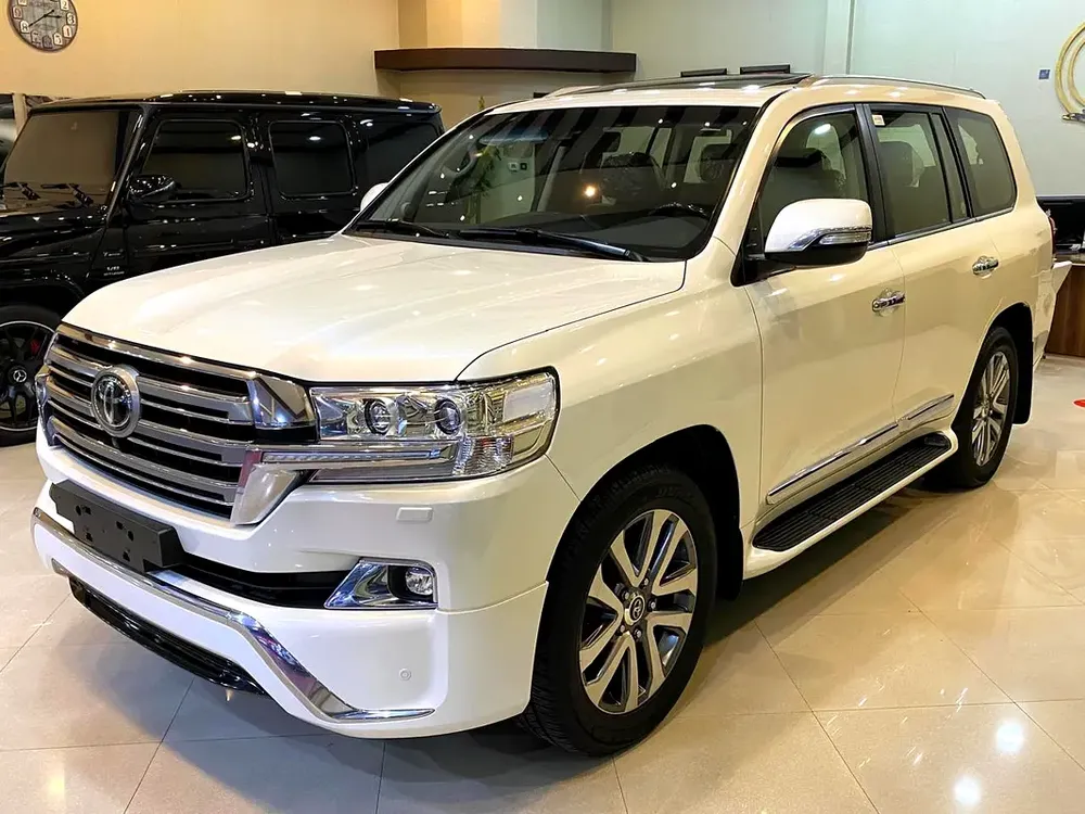 Toyota Land Cruiser VXR 2016 | GCC Specs | Immaculate Condition - Image 7