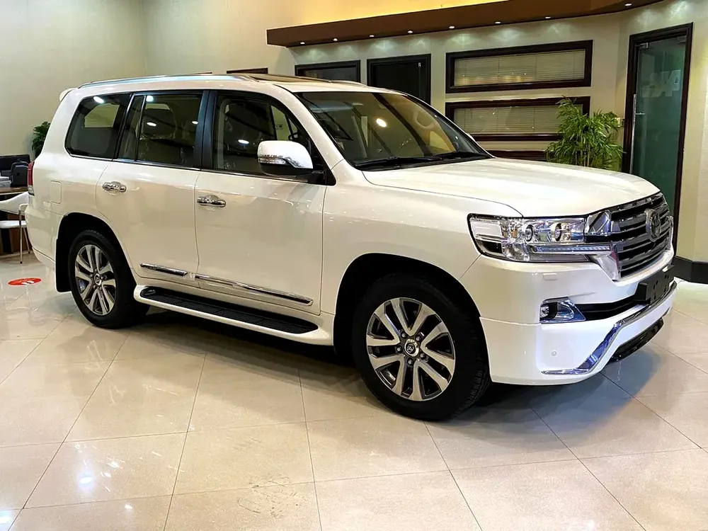 Toyota Land Cruiser VXR 2016 | GCC Specs | Immaculate Condition - Image 8