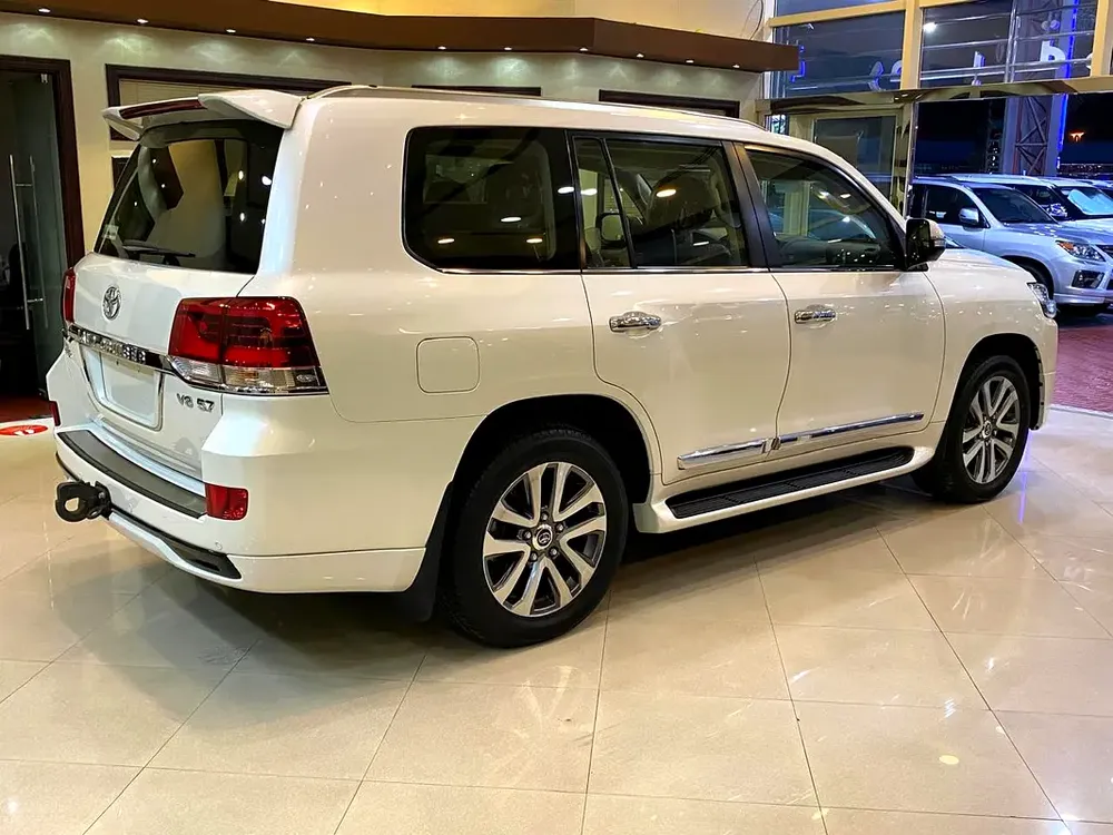 Toyota Land Cruiser VXR 2016 | GCC Specs | Immaculate Condition - Image 9