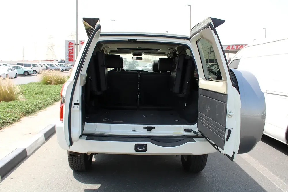 NISSAN PATROL SAFARI 4.8L PETROL GRX FULL OPTION AUTO. - Image 14