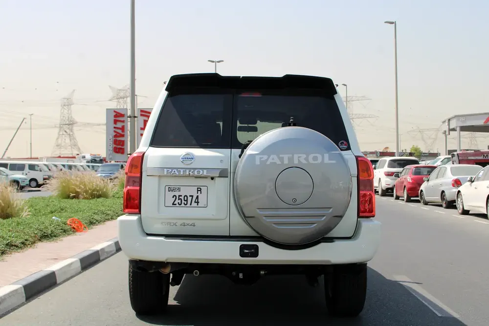 NISSAN PATROL SAFARI 4.8L PETROL GRX FULL OPTION AUTO. - Image 4