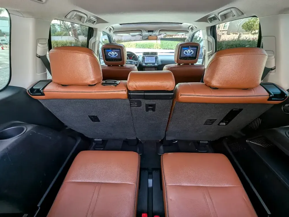 TOYOTA PRADO 2016 VXR FULL OPTION V4 2.7L GCC IN EXCELLENT CONDITION - Image 11