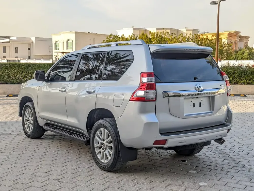TOYOTA PRADO 2016 VXR FULL OPTION V4 2.7L GCC IN EXCELLENT CONDITION - Image 15