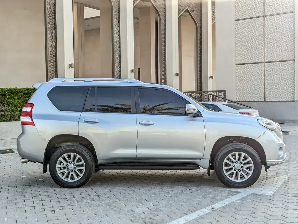 TOYOTA PRADO 2016 VXR FULL OPTION V4 2.7L GCC IN EXCELLENT CONDITION - Image 16