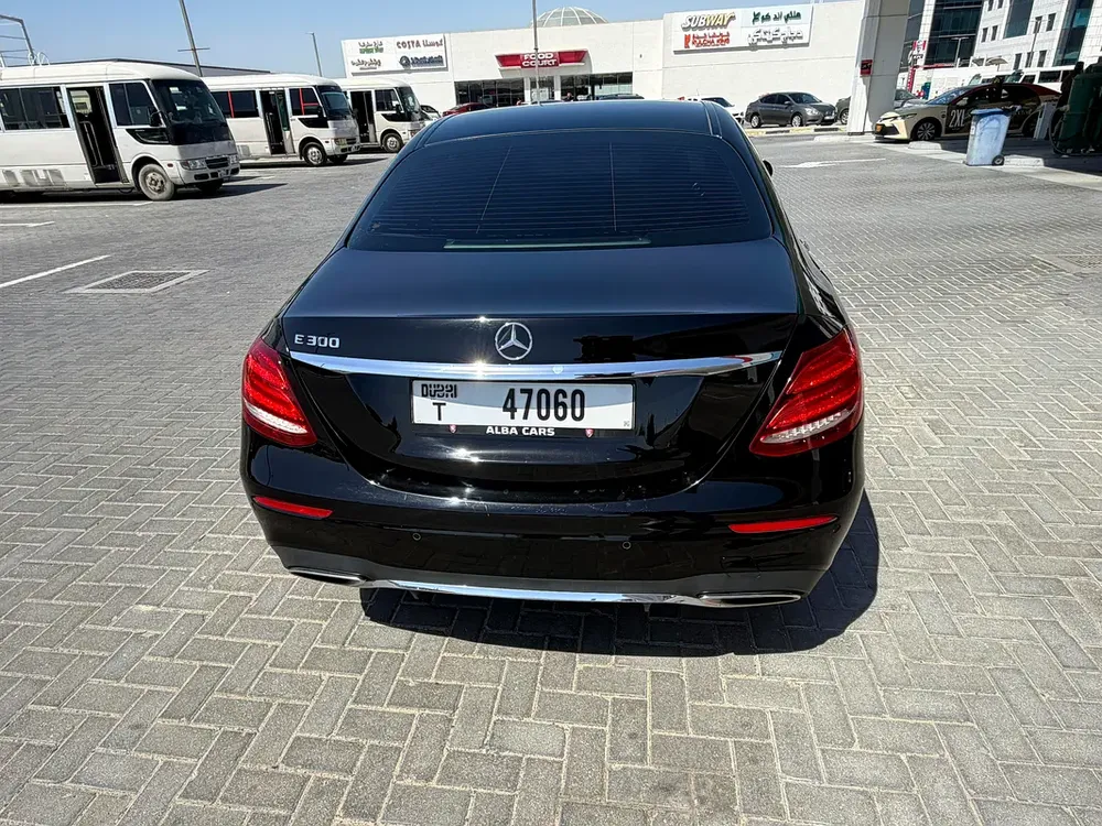 Mercedes-Benz E 300 AMG LINE 2019, GCC Specs - Image 4