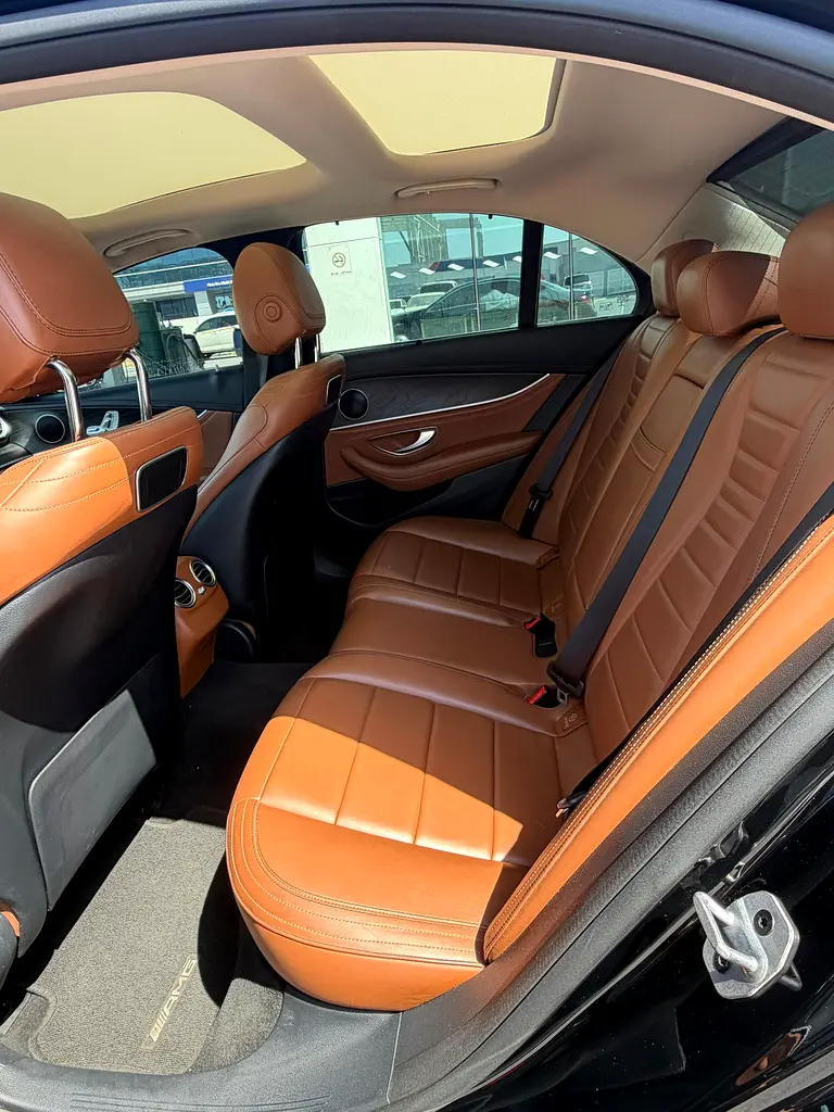 Mercedes-Benz E 300 AMG LINE 2019, GCC Specs - Image 6
