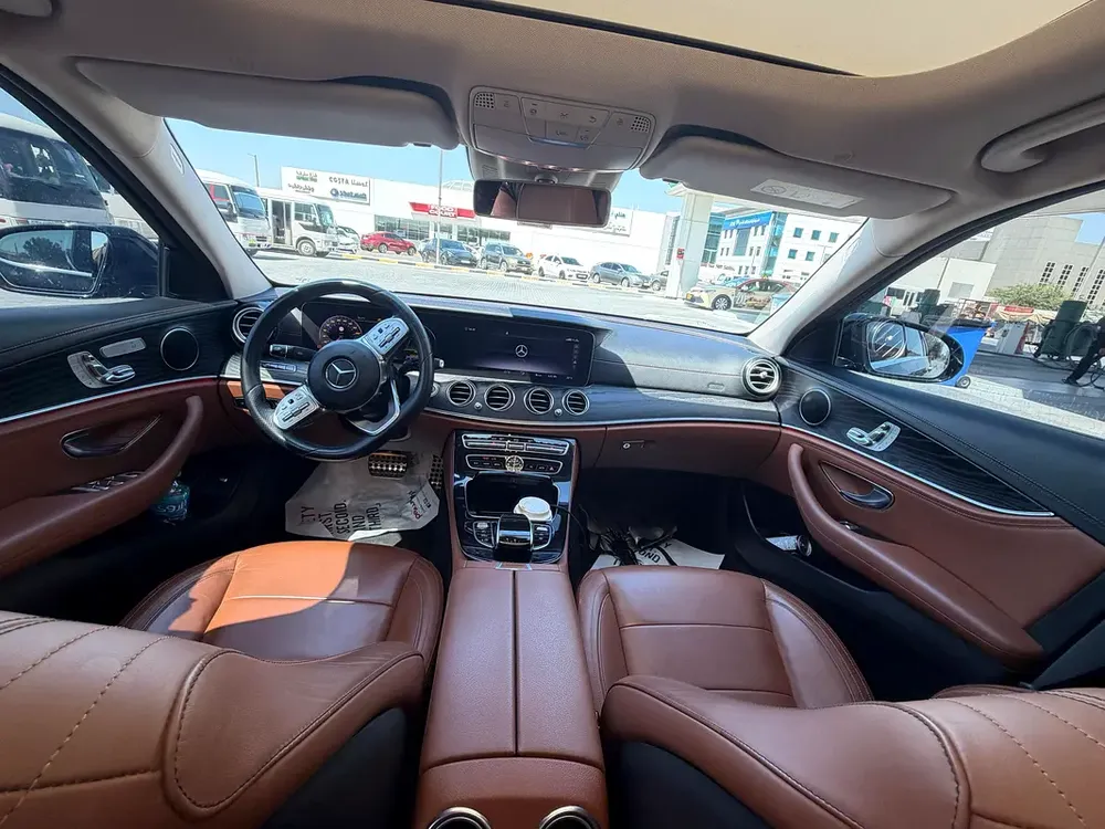 Mercedes-Benz E 300 AMG LINE 2019, GCC Specs - Image 7