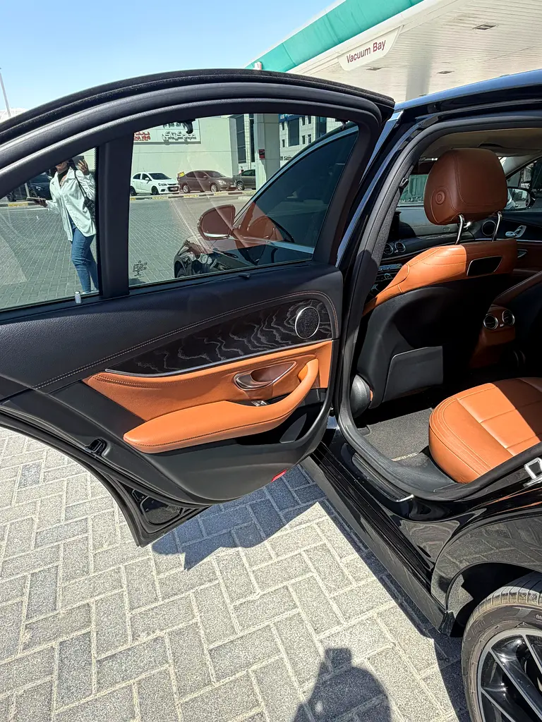 Mercedes-Benz E 300 AMG LINE 2019, GCC Specs - Image 8