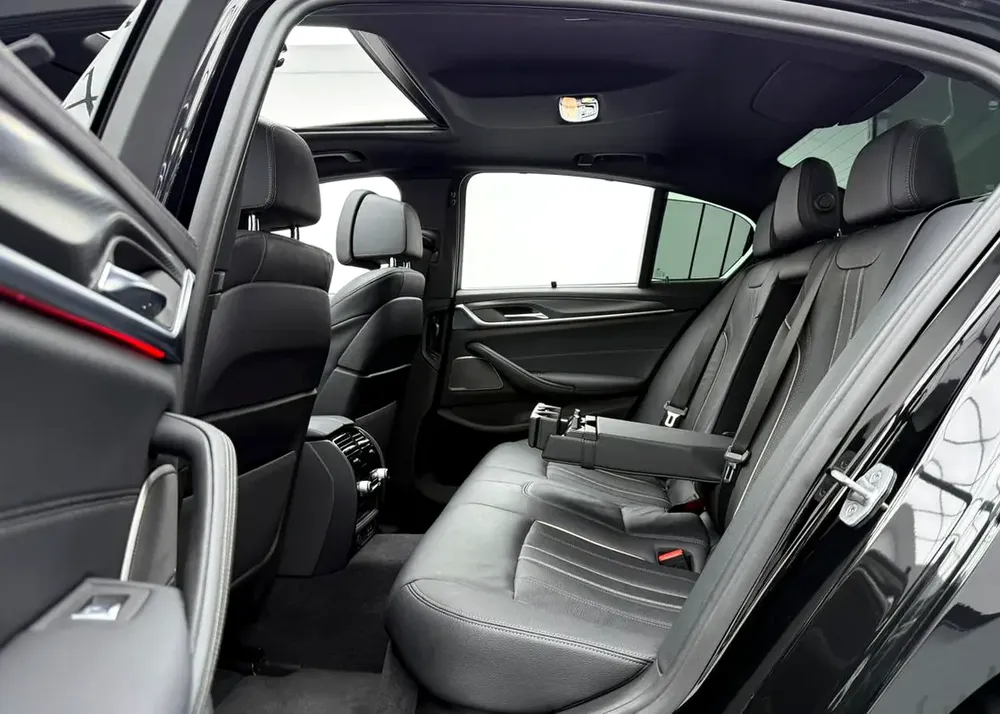 2023 BMW 540i M-Sport, 2027 BMW Warranty + Service Pack, Full BMW Service History, Low Km, GCC - Image 17