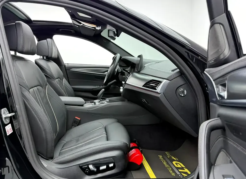 2023 BMW 540i M-Sport, 2027 BMW Warranty + Service Pack, Full BMW Service History, Low Km, GCC - Image 9