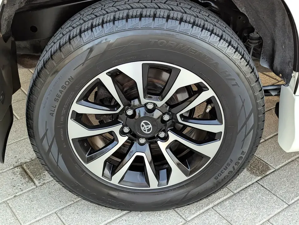 Toyota Prado GXR 2020 GCC Specs GXR Full Option V6 4.0L In Excellent Condition - Image 13
