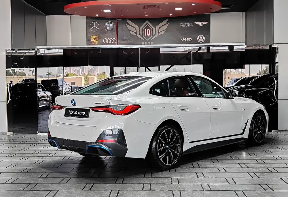 AED 2,340 P.M | 2024 BMW i4 Gran Coupé eDrive35 MSport | BMW Warranty and Service Contract | GCC | - Image 4