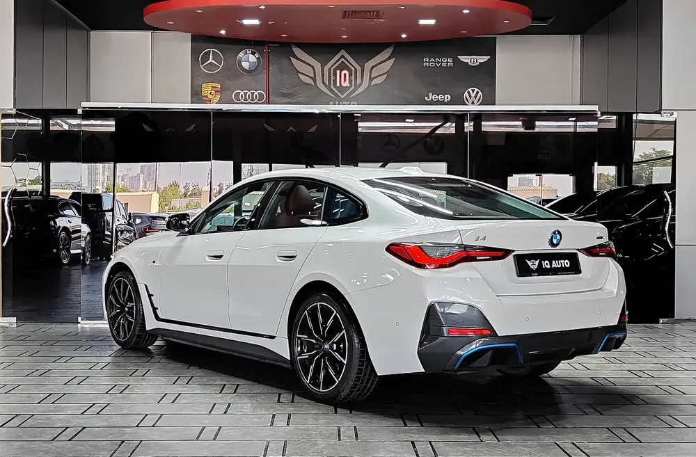 AED 2,340 P.M | 2024 BMW i4 Gran Coupé eDrive35 MSport | BMW Warranty and Service Contract | GCC | - Image 6