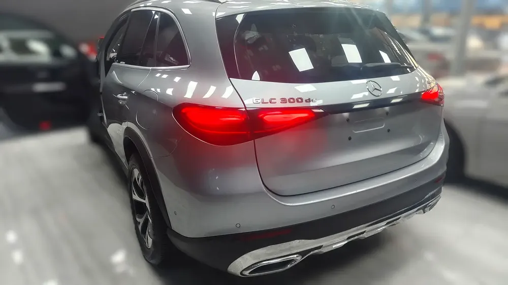 2025 Mercedes-Benz GLC 300 - Japanese Specs - Brand New Condition - Image 6