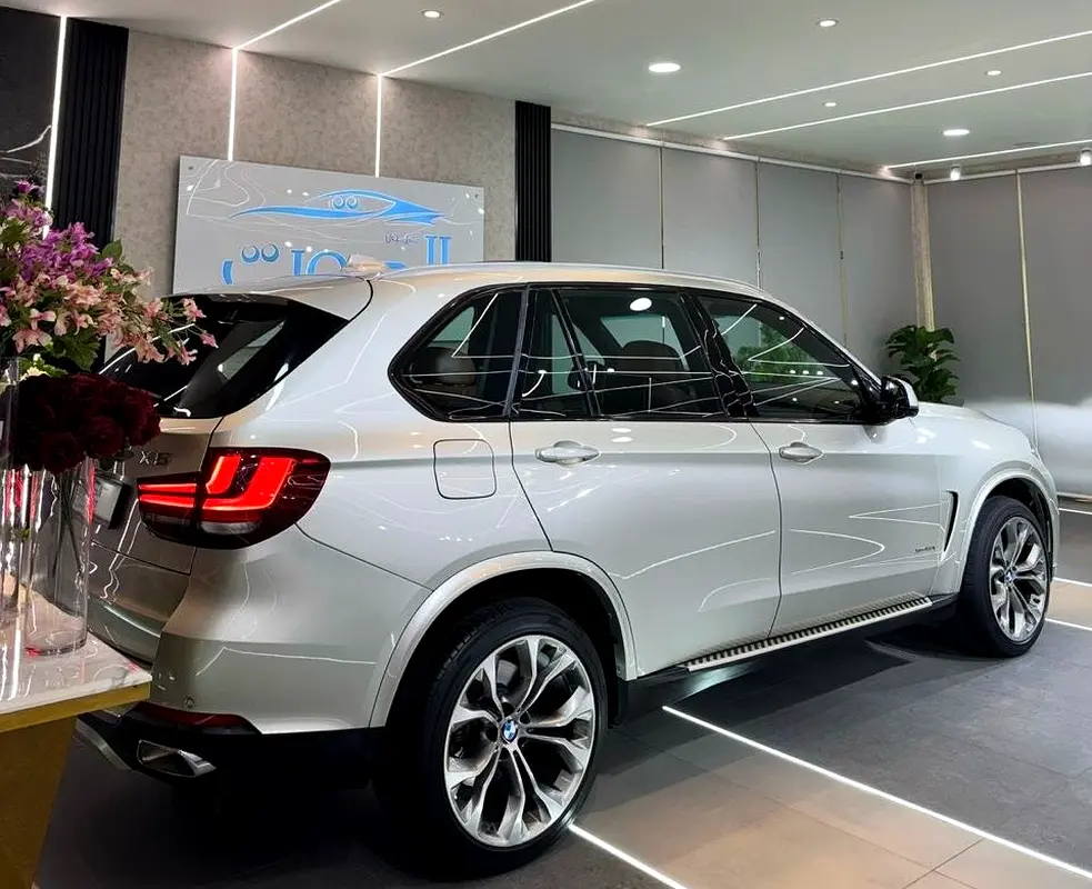 BEST BMW X5 XDRIVE50i || GCC SPECS || ACCIDENT FREE || SINGLE OWNER || FULLY LOADED - Image 10