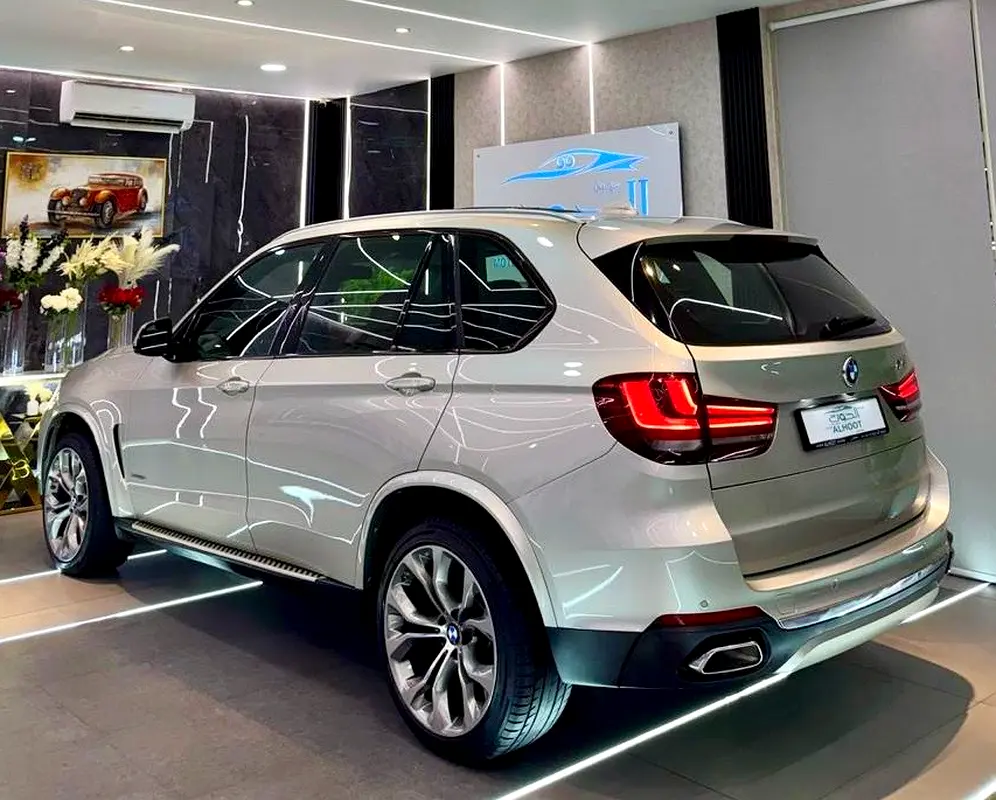 BEST BMW X5 XDRIVE50i || GCC SPECS || ACCIDENT FREE || SINGLE OWNER || FULLY LOADED - Image 11