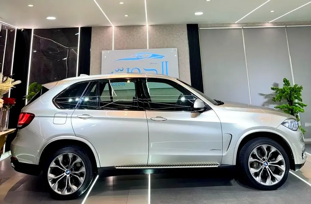 BEST BMW X5 XDRIVE50i || GCC SPECS || ACCIDENT FREE || SINGLE OWNER || FULLY LOADED - Image 12