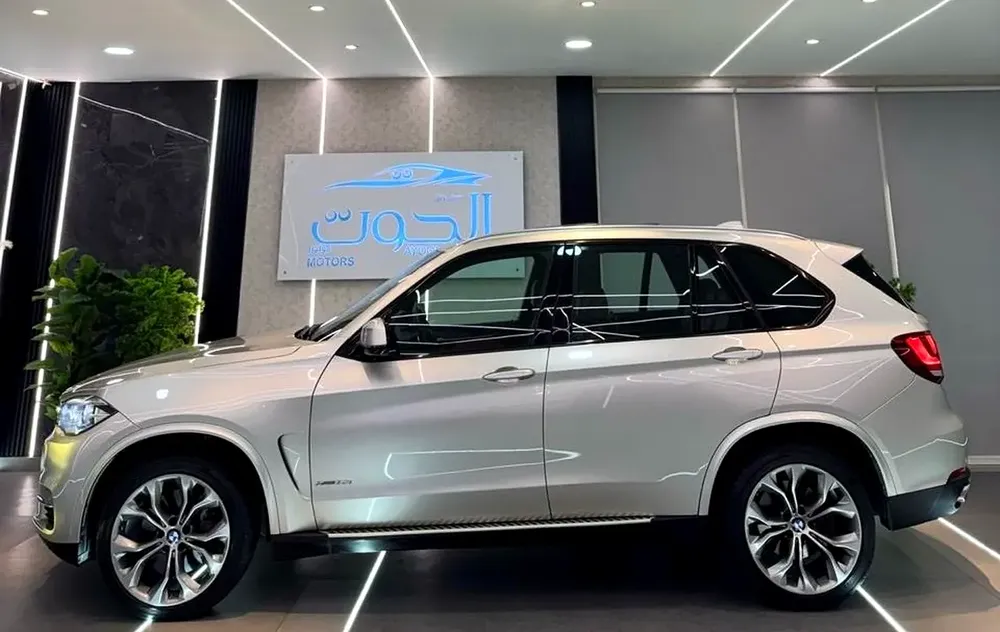 BEST BMW X5 XDRIVE50i || GCC SPECS || ACCIDENT FREE || SINGLE OWNER || FULLY LOADED - Image 13