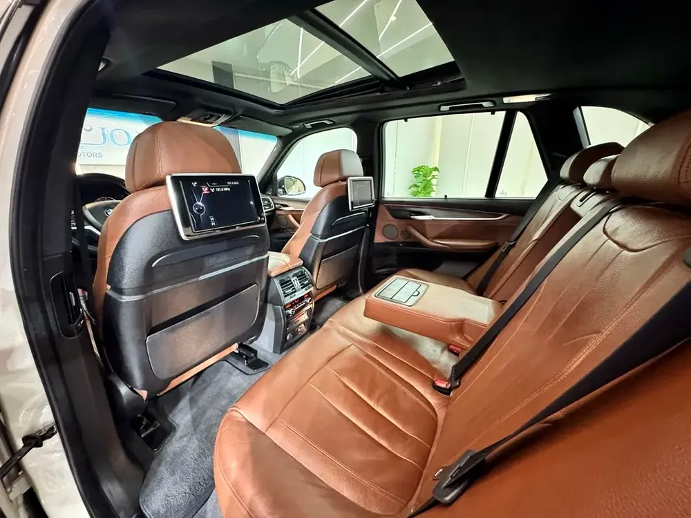 BEST BMW X5 XDRIVE50i || GCC SPECS || ACCIDENT FREE || SINGLE OWNER || FULLY LOADED - Image 19
