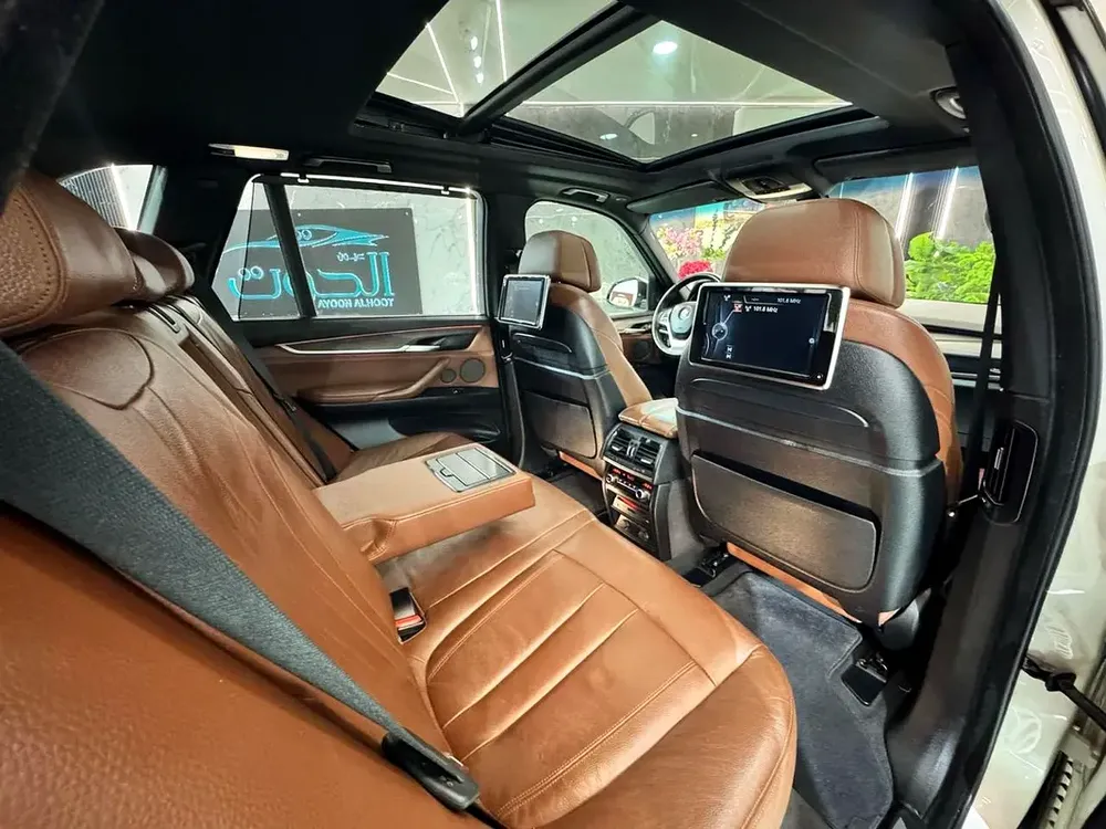 BEST BMW X5 XDRIVE50i || GCC SPECS || ACCIDENT FREE || SINGLE OWNER || FULLY LOADED - Image 20