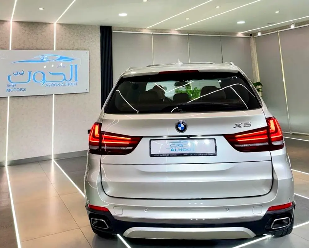 BEST BMW X5 XDRIVE50i || GCC SPECS || ACCIDENT FREE || SINGLE OWNER || FULLY LOADED - Image 6