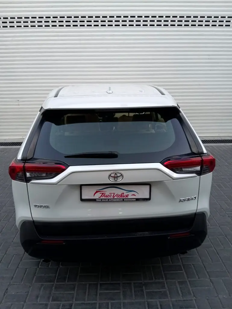 2023 Toyota Rav 4 EX - GCC Specs - Like New! - Image 8