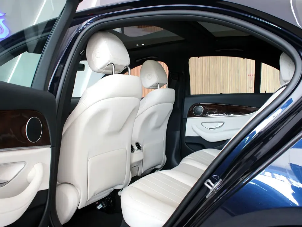 2023 - Mercedes-Benz E300  - GCC with warranty - Image 11