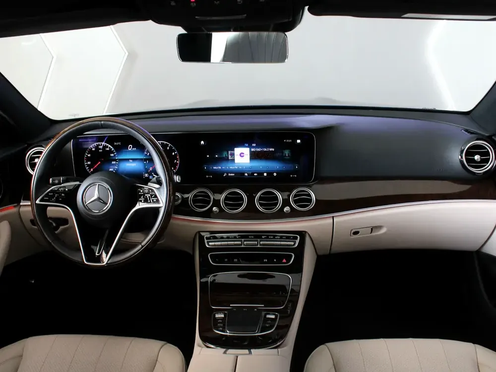 2023 - Mercedes-Benz E300  - GCC with warranty - Image 14