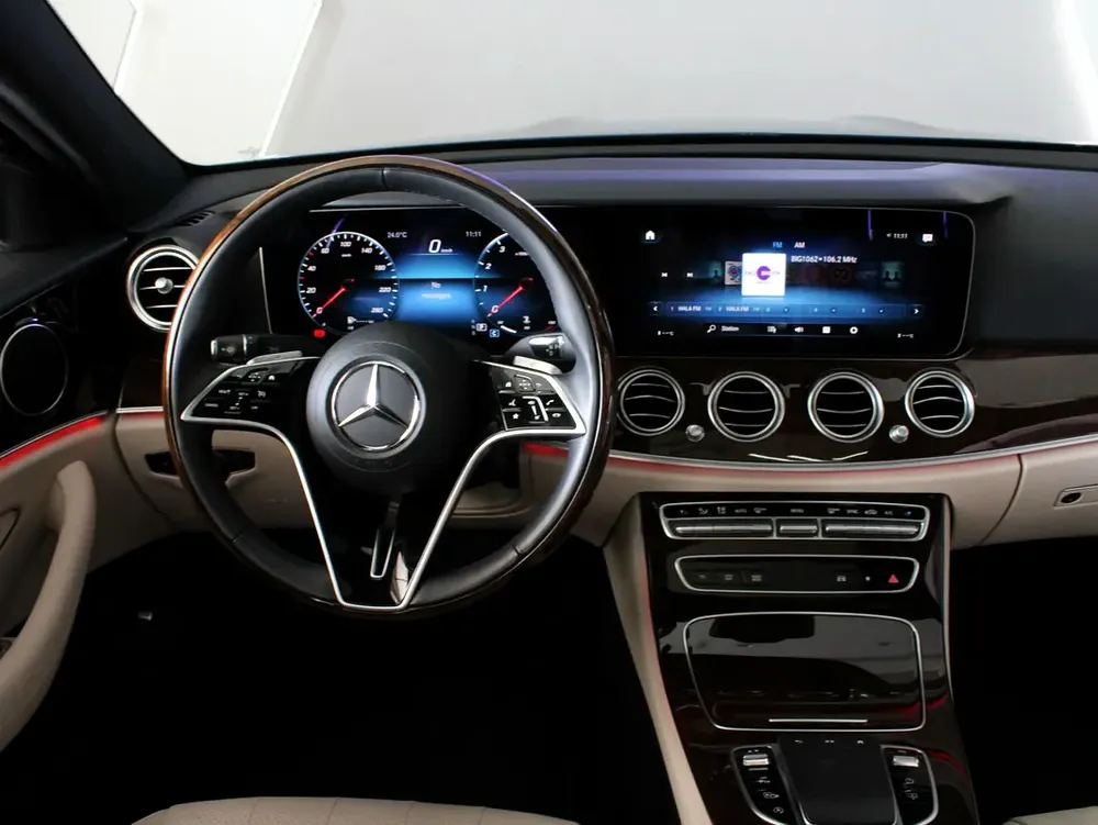 2023 - Mercedes-Benz E300  - GCC with warranty - Image 15
