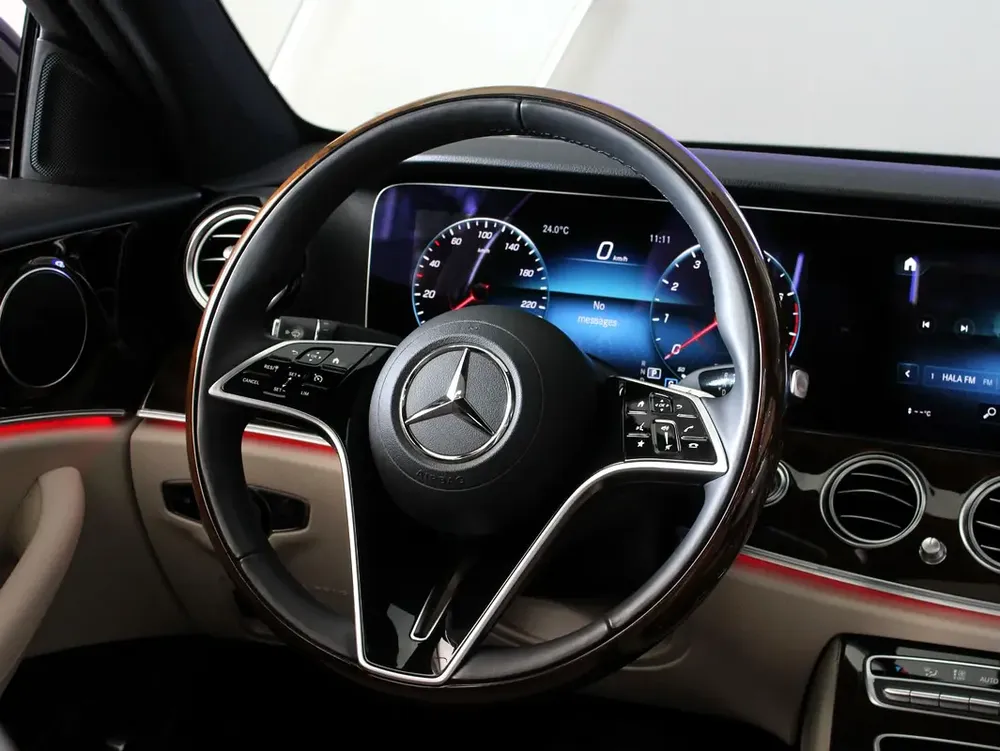 2023 - Mercedes-Benz E300  - GCC with warranty - Image 16