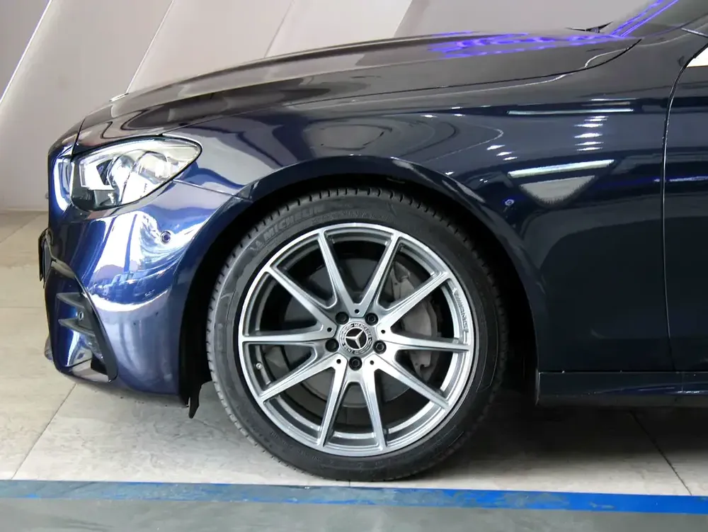 2023 - Mercedes-Benz E300  - GCC with warranty - Image 7