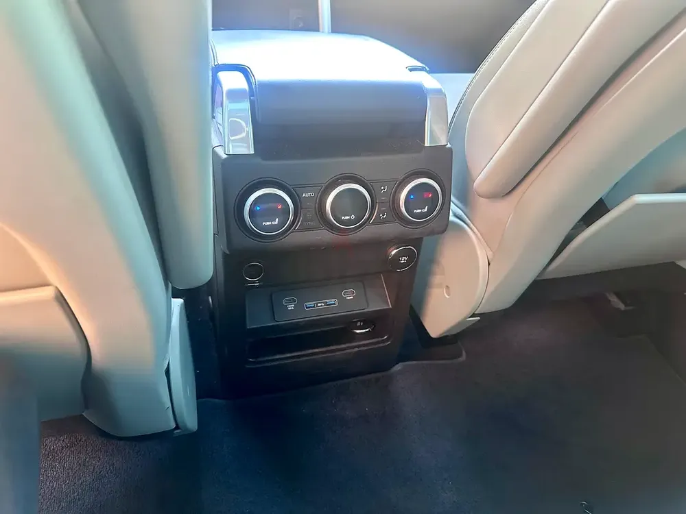 2018 Land Rover Discovery HSE Si6 | GCC Specs | Pristine Condition - Image 9