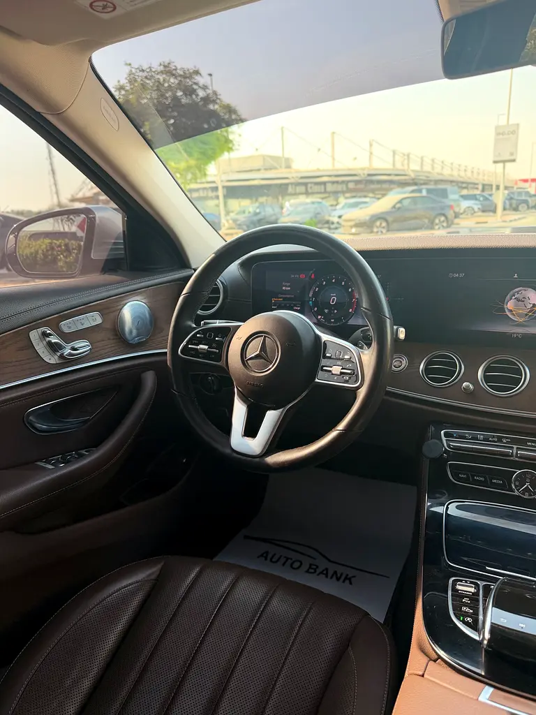 2019 Mercedes-Benz E-Class E 300 4MATIC (Korean Specs) - Excellent Condition - Image 5
