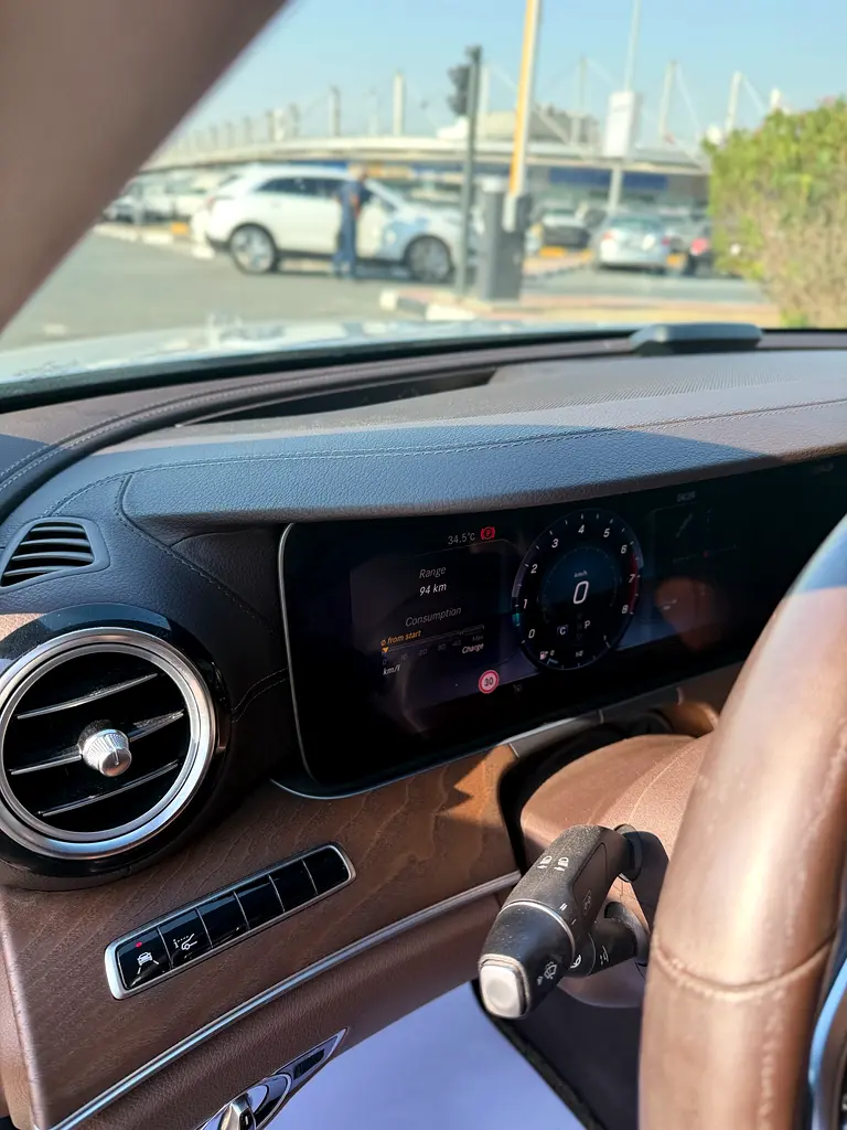 2019 Mercedes-Benz E-Class E 300 4MATIC (Korean Specs) - Excellent Condition - Image 8