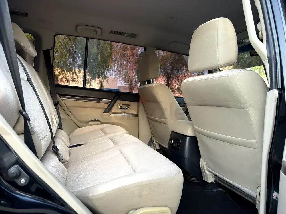 Gulf Specs 2015 Mitsubishi Pajero 3.5L 7-Seater in Good Condition - Image 10