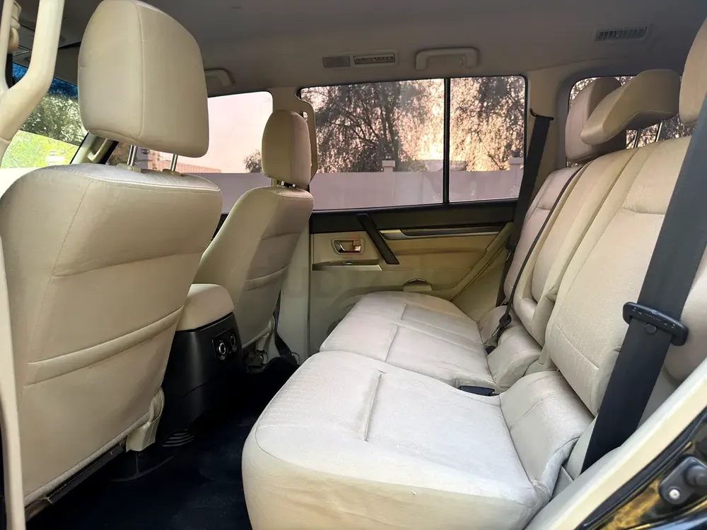 Gulf Specs 2015 Mitsubishi Pajero 3.5L 7-Seater in Good Condition - Image 12