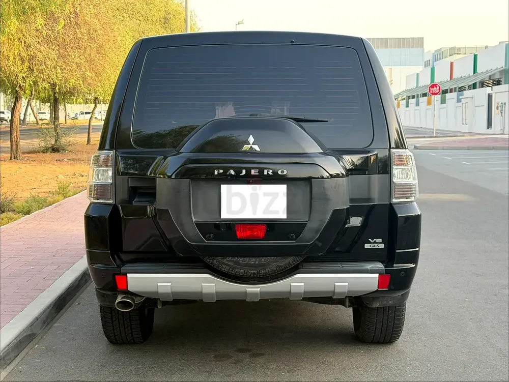 Gulf Specs 2015 Mitsubishi Pajero 3.5L 7-Seater in Good Condition - Image 4