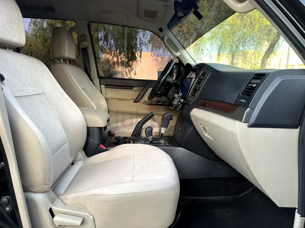 Gulf Specs 2015 Mitsubishi Pajero 3.5L 7-Seater in Good Condition - Image 9
