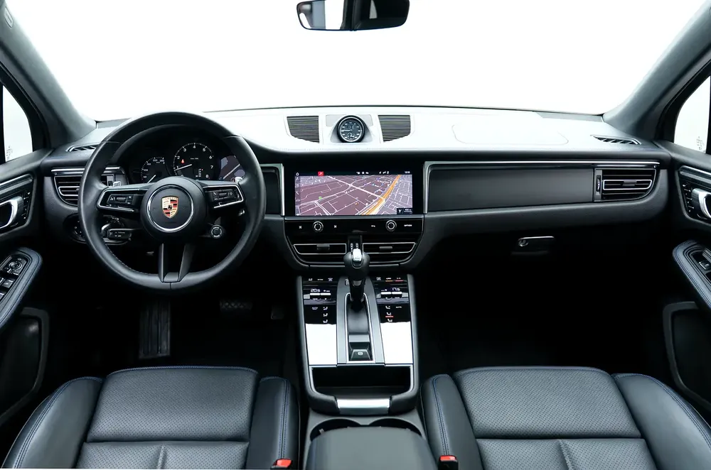 2023 Porsche Macan, 2027 Porsche Warranty, Low Kms, GCC - Image 10