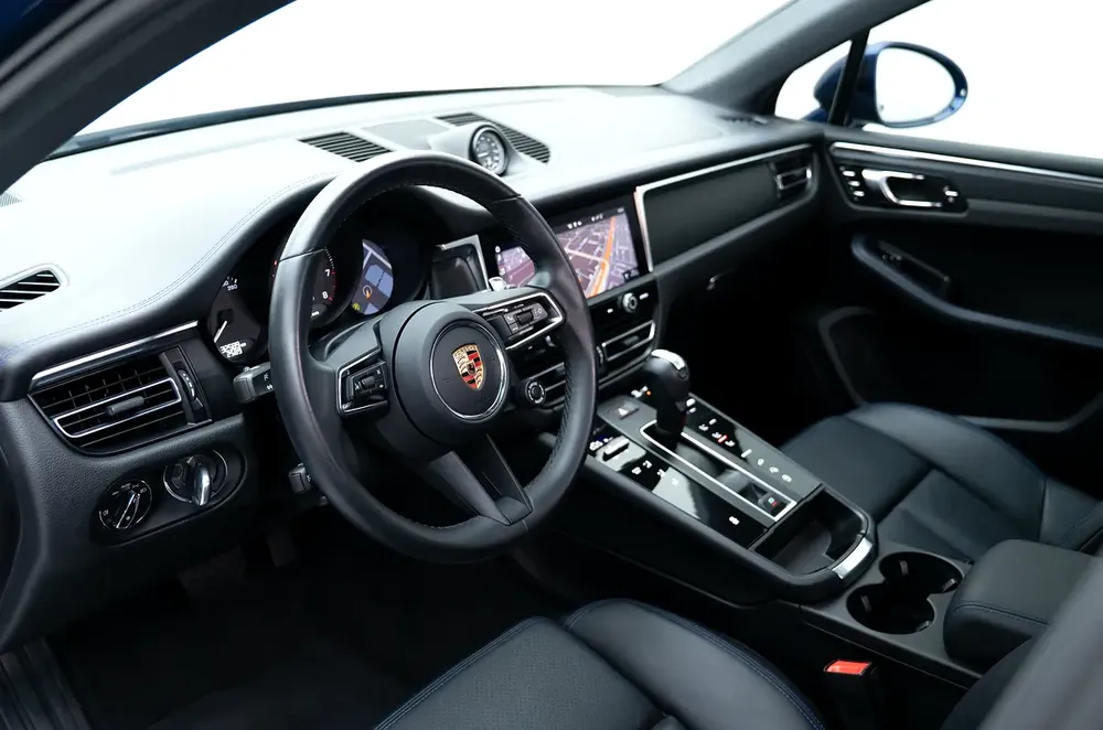 2023 Porsche Macan, 2027 Porsche Warranty, Low Kms, GCC - Image 11
