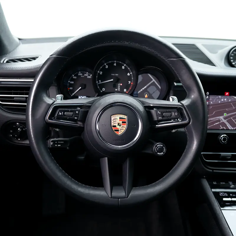 2023 Porsche Macan, 2027 Porsche Warranty, Low Kms, GCC - Image 15