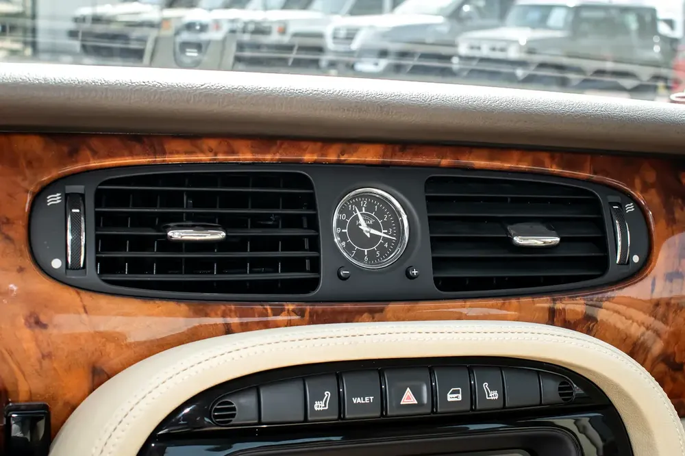 2006 - JAGUAR XJ8 - GOOD CONDITION - ONLY 43,000 KM - Image 11