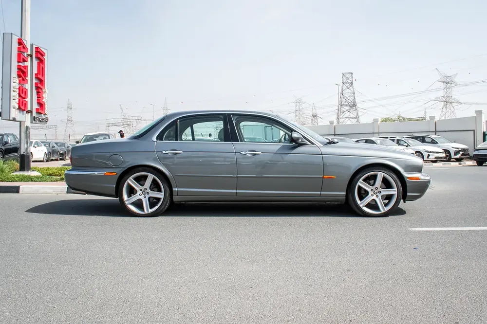 2006 - JAGUAR XJ8 - GOOD CONDITION - ONLY 43,000 KM - Image 4