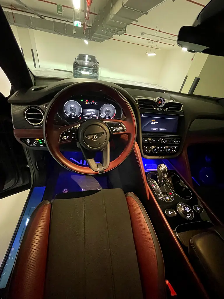 Bentley Bentayga S V8 2023 | Low KM | GCC | Grey - Image 12