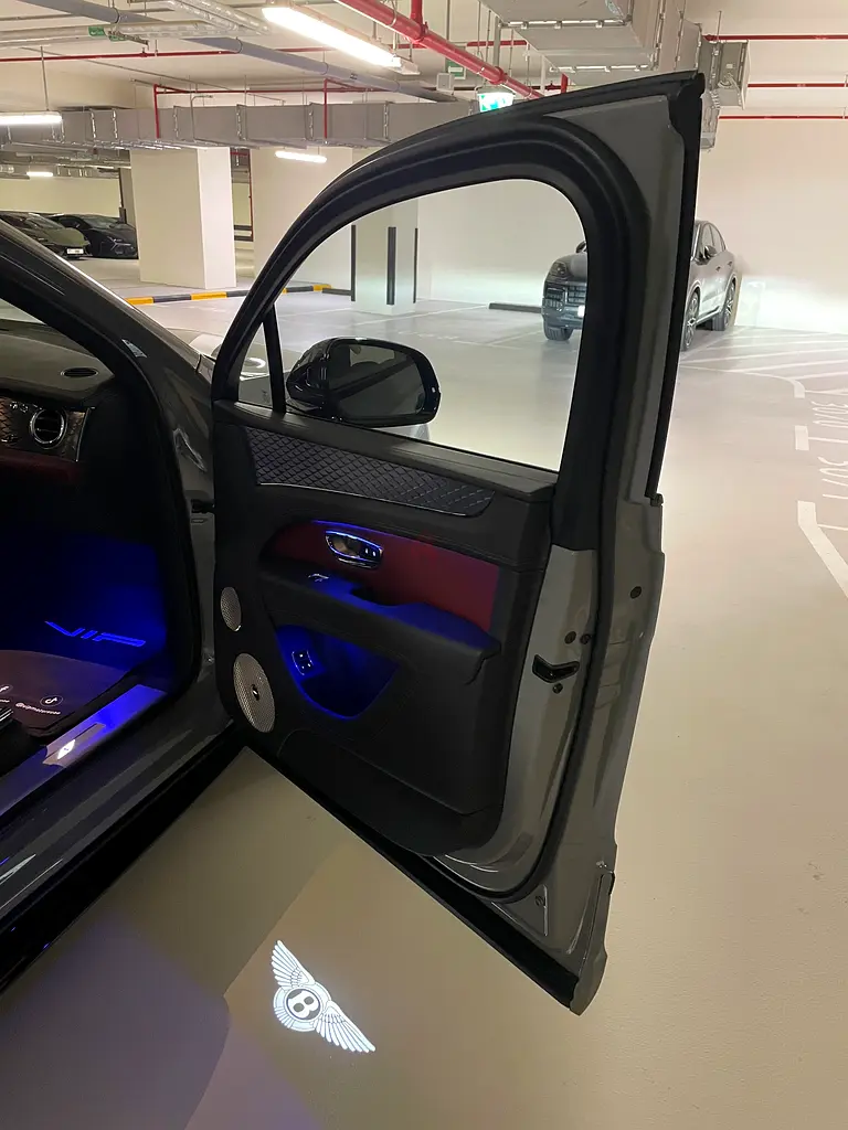 Bentley Bentayga S V8 2023 | Low KM | GCC | Grey - Image 5