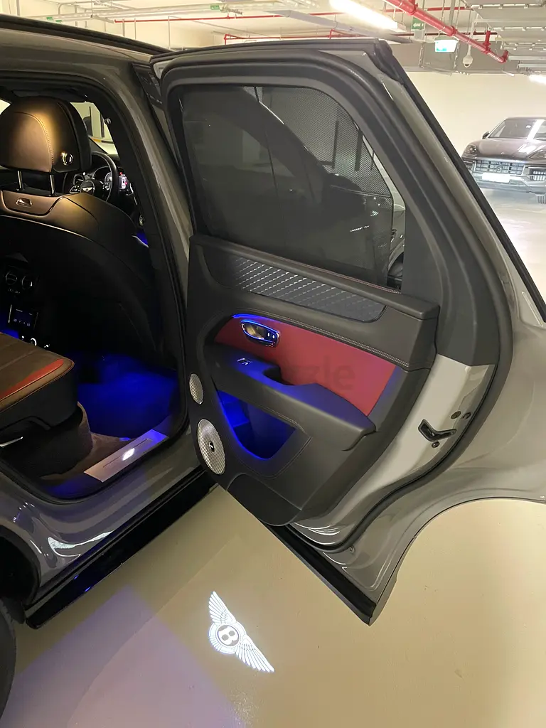 Bentley Bentayga S V8 2023 | Low KM | GCC | Grey - Image 7